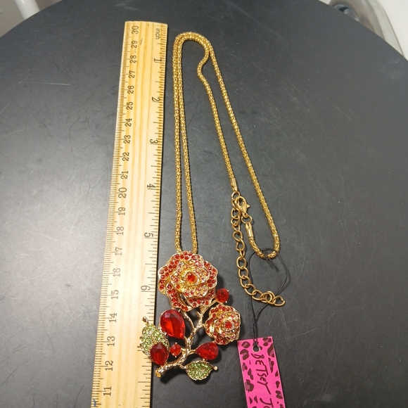 Betsey Johnson red  rhinestone flowers charm Pendant Necklace - Picture 7 of 10